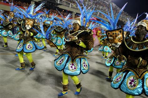  Xandao's Samba Spectacular: A Night of Rhythms, Revelry, and...Rainbows?!